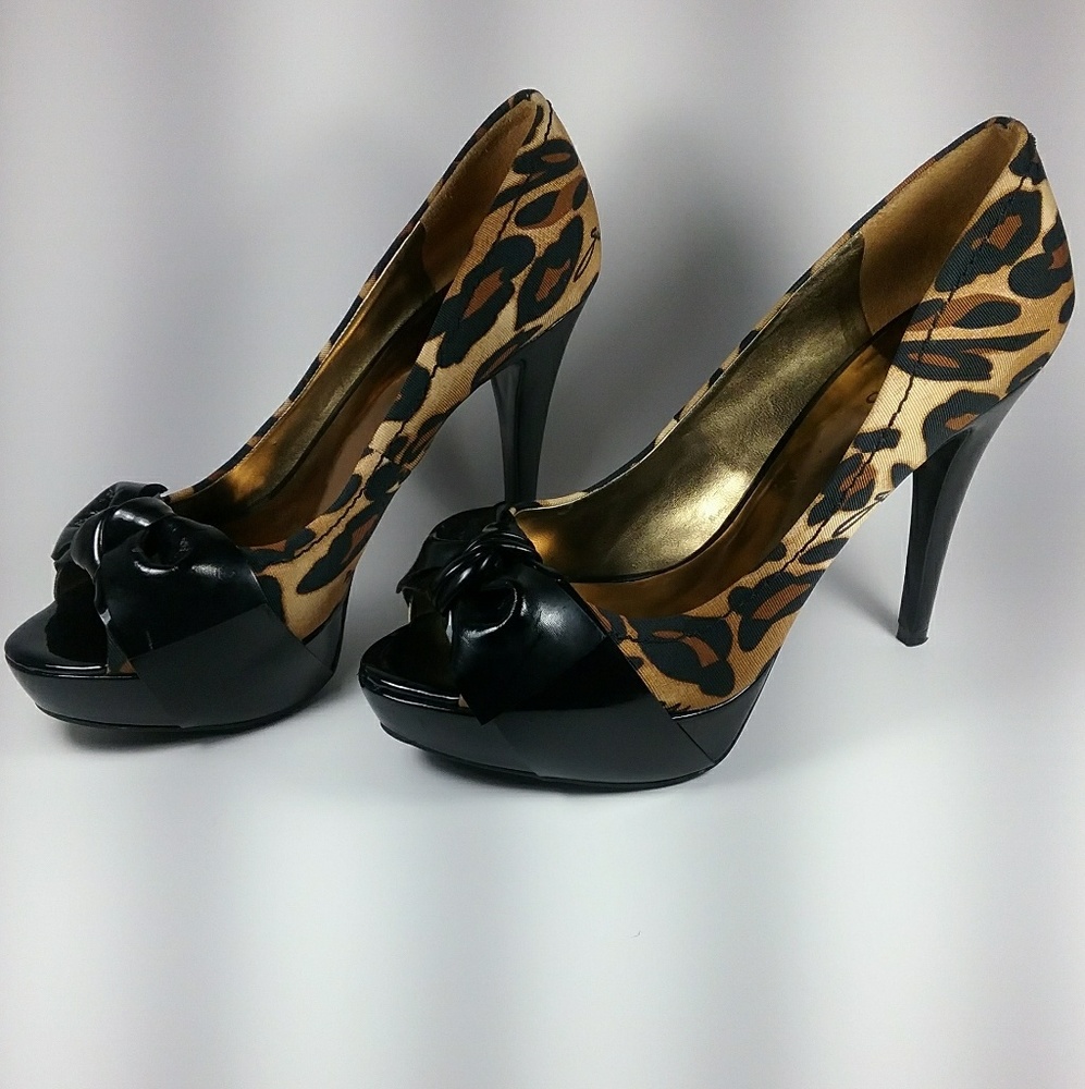 🌷GUESS 🌷ANIMAL PRINTED HEELS